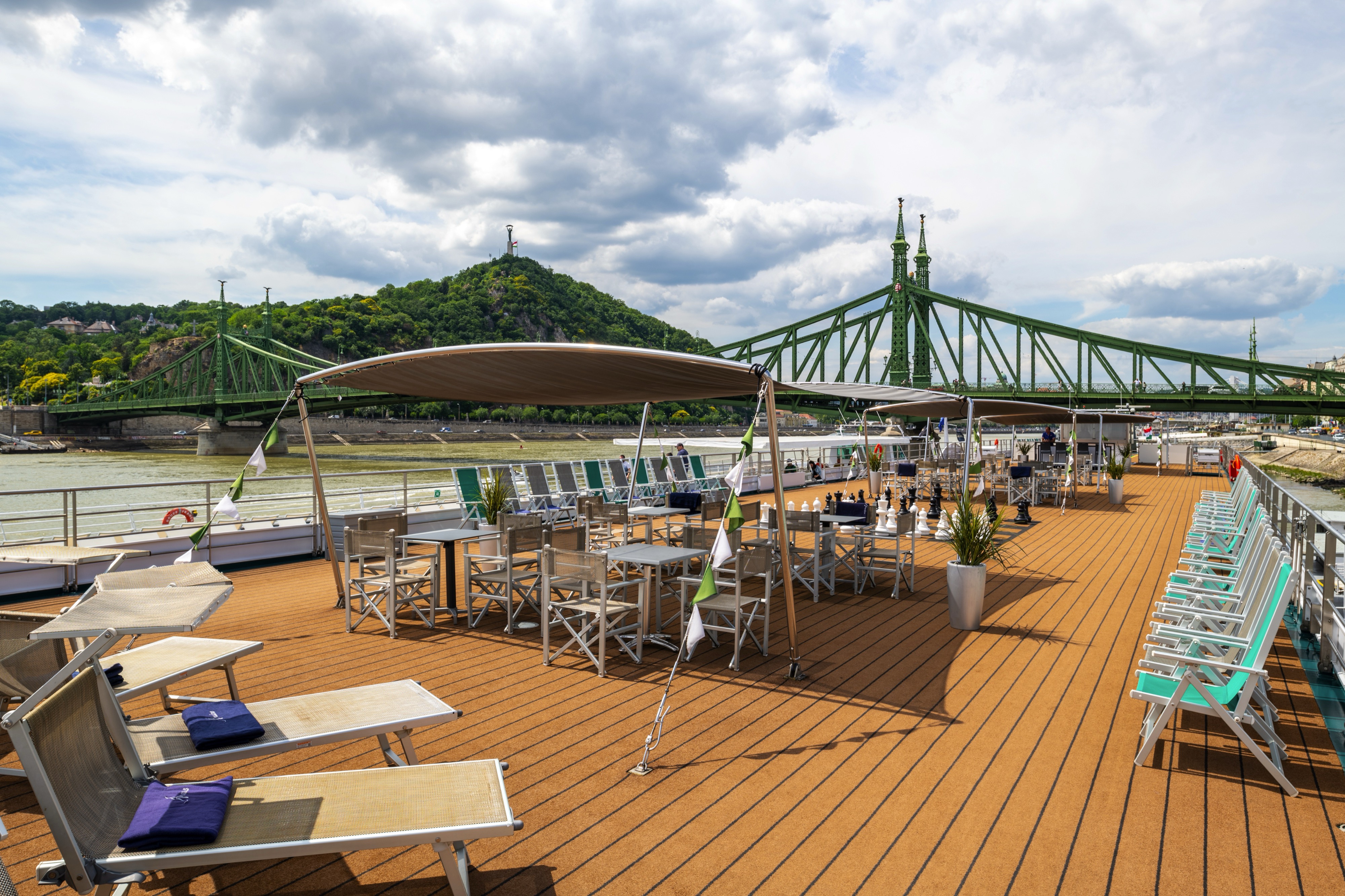 AMADEUS Brilliant Sun Deck ©Lueftner Cruises Amadeus Marcel Wollsdorf.jpg
